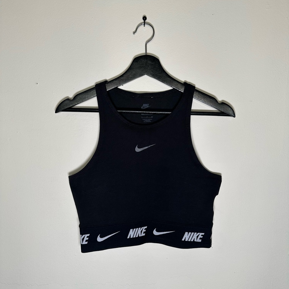 Nike cropped work out top